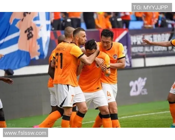 杭州足球队的战术风格与比赛节奏深度解析 杭州足球队的战术风格与比赛节奏深度解析